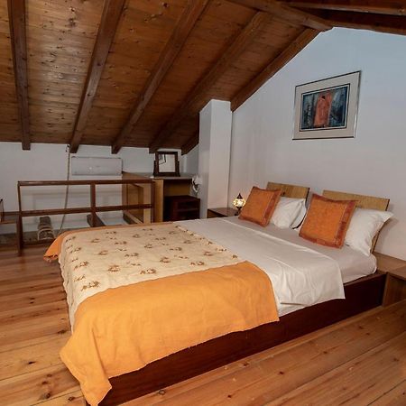 Aeolos Guesthouse 모넴바시아 외부 사진