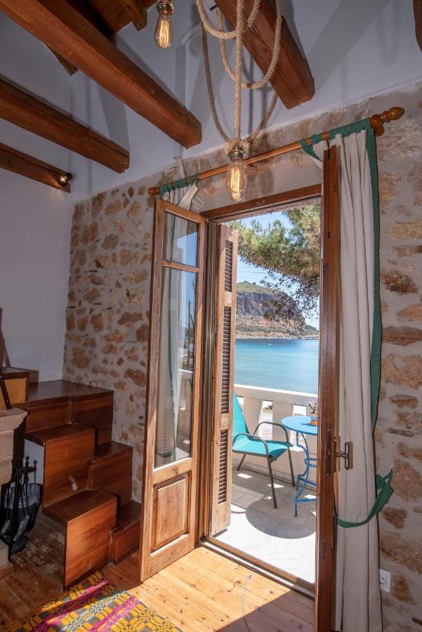 Aeolos Guesthouse 모넴바시아 외부 사진