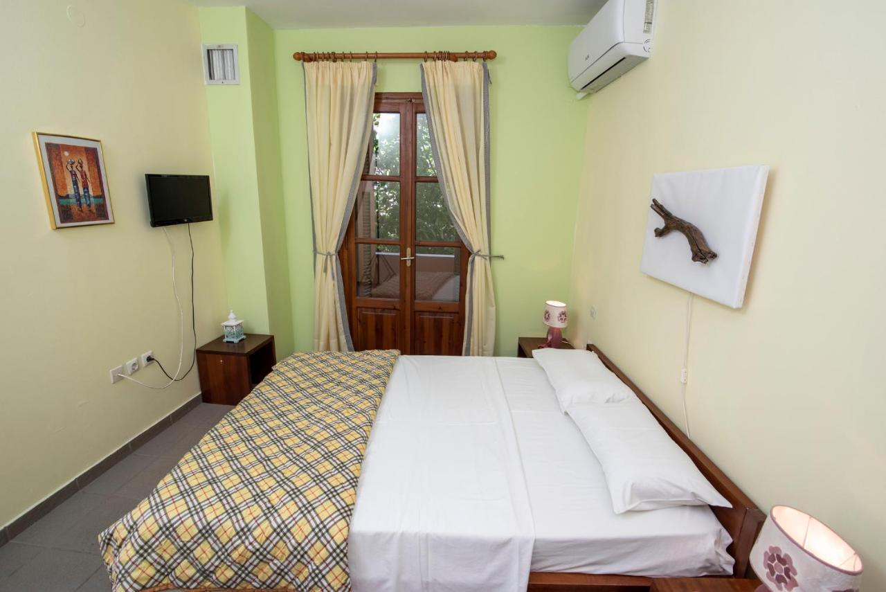 Aeolos Guesthouse 모넴바시아 외부 사진