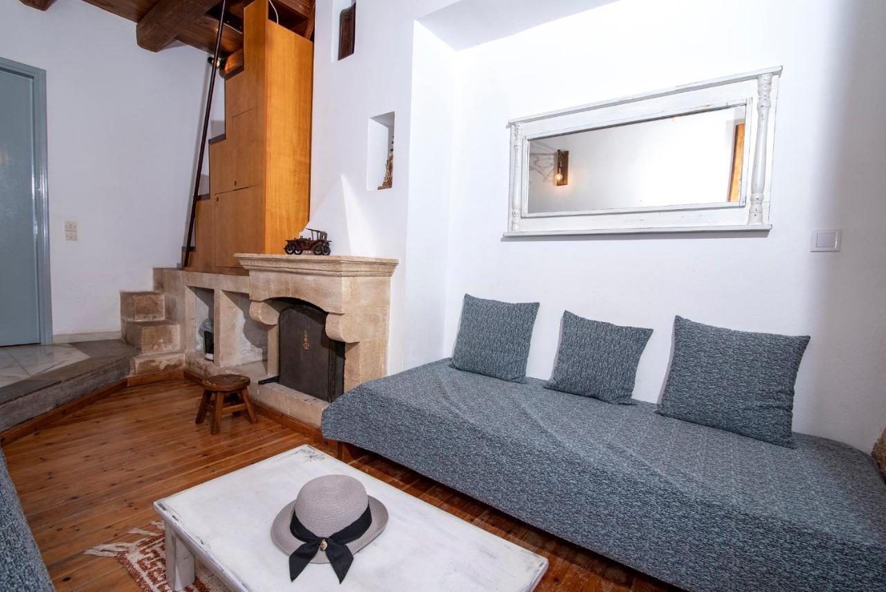 Aeolos Guesthouse 모넴바시아 외부 사진